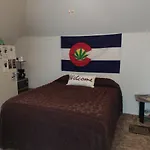 Quiet Upstairs Studio Close To Town 420 Friendly